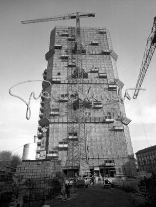 Pirelli skyscraper’s building. Milan, 1958